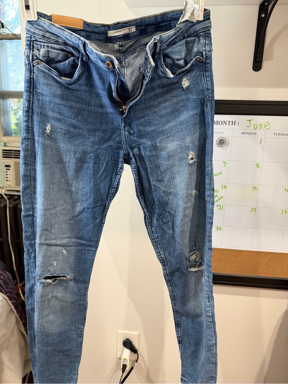 Zara trafaluc distressed skinny jean